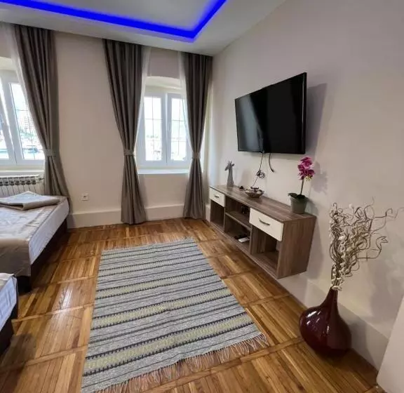 Regina Apartments