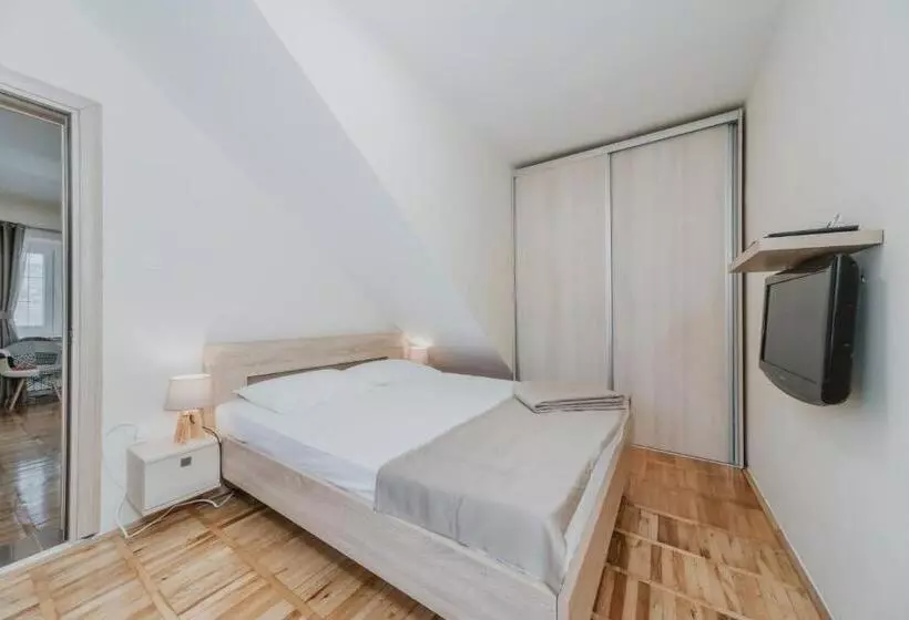 Regina Apartments