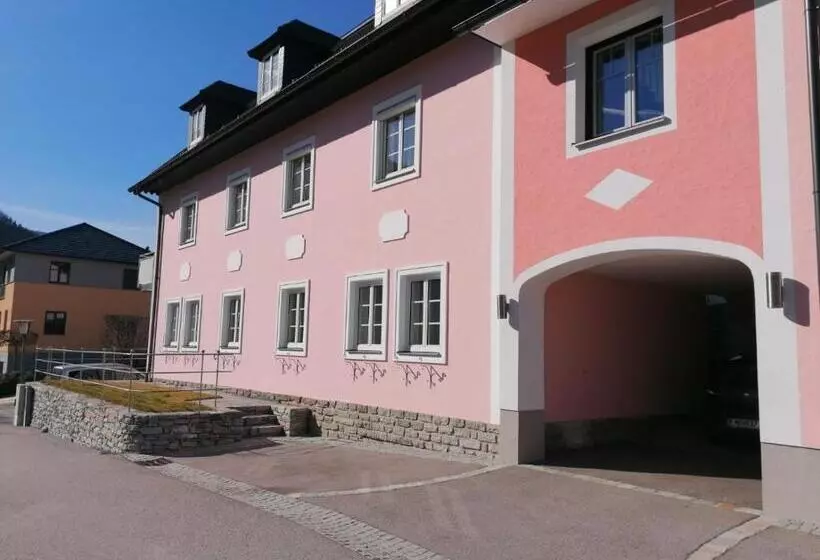 Aamiaismajoitus (B&B) Gästehaus Ruinenblick