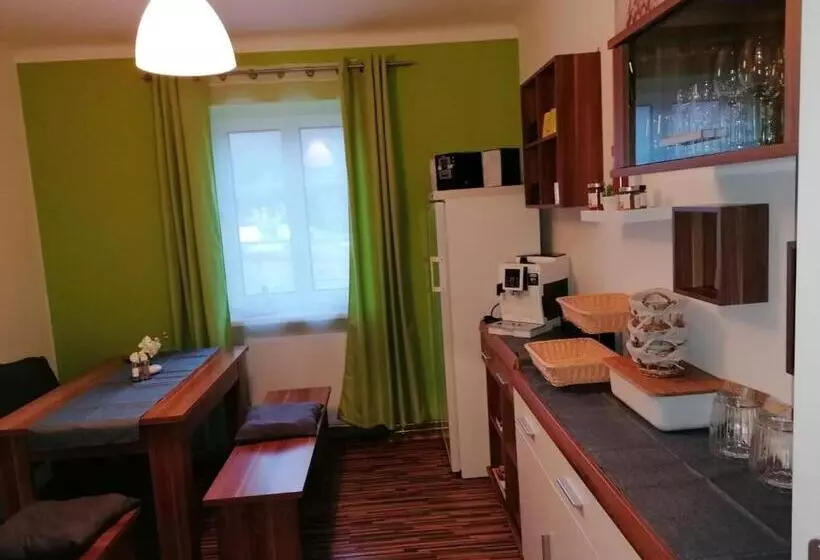 Aamiaismajoitus (B&B) Gästehaus Ruinenblick