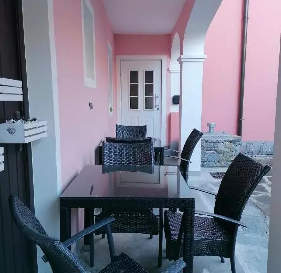 Aamiaismajoitus (B&B) Gästehaus Ruinenblick