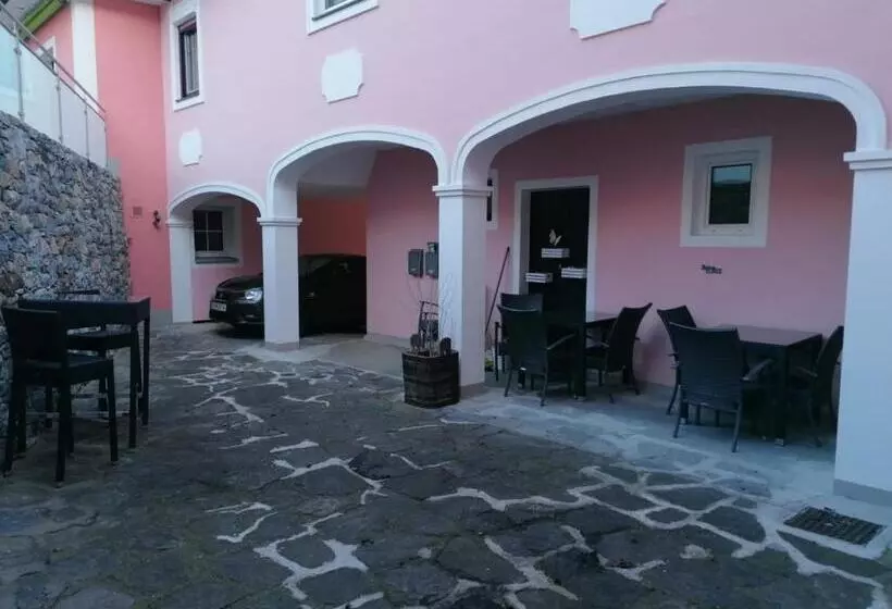Aamiaismajoitus (B&B) Gästehaus Ruinenblick