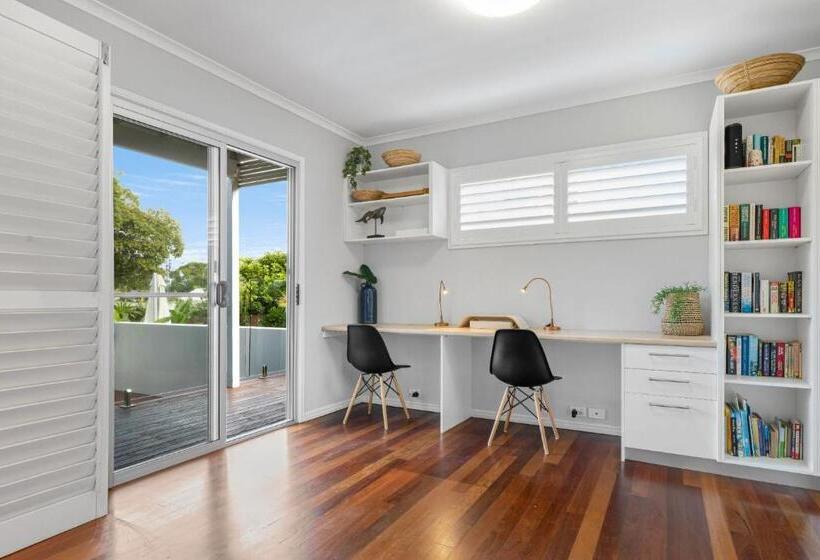 Dwyer St Great Family Beach House