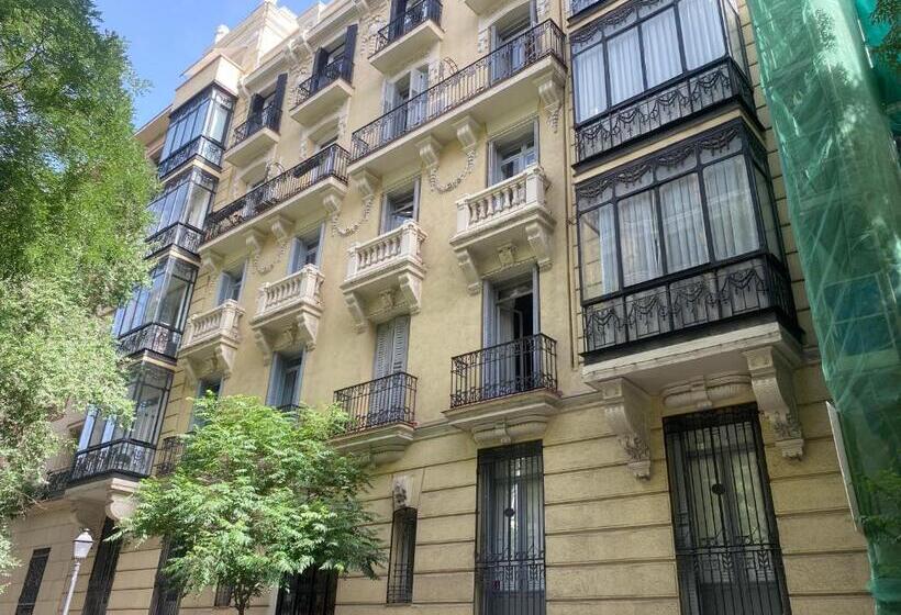 For You Rentals Apartment With Beautiful Private Terrace In The Center Of Madrid Car19
