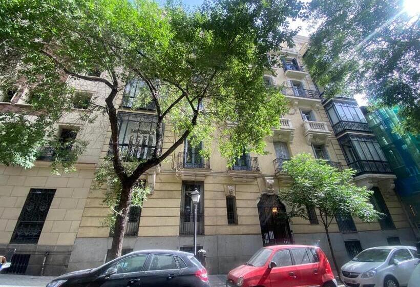 For You Rentals Apartment With Beautiful Private Terrace In The Center Of Madrid Car19