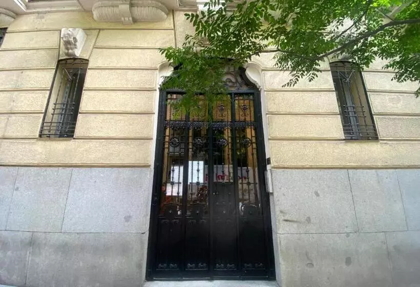 For You Rentals Apartment With Beautiful Private Terrace In The Center Of Madrid Car19