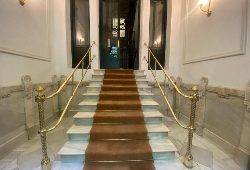 For You Rentals Apartment With Beautiful Private Terrace In The Center Of Madrid Car19