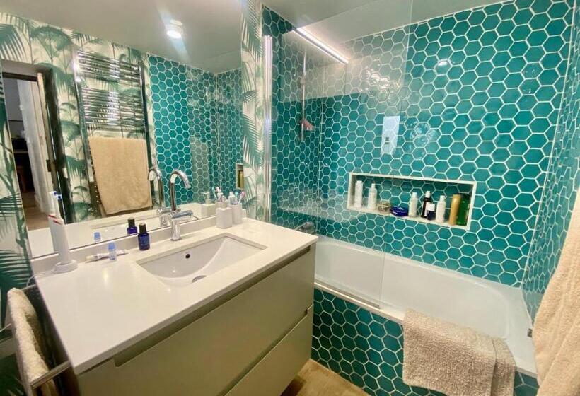 For You Rentals Apartment With Beautiful Private Terrace In The Center Of Madrid Car19