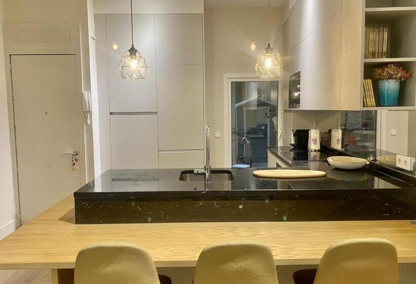 For You Rentals Apartment With Beautiful Private Terrace In The Center Of Madrid Car19