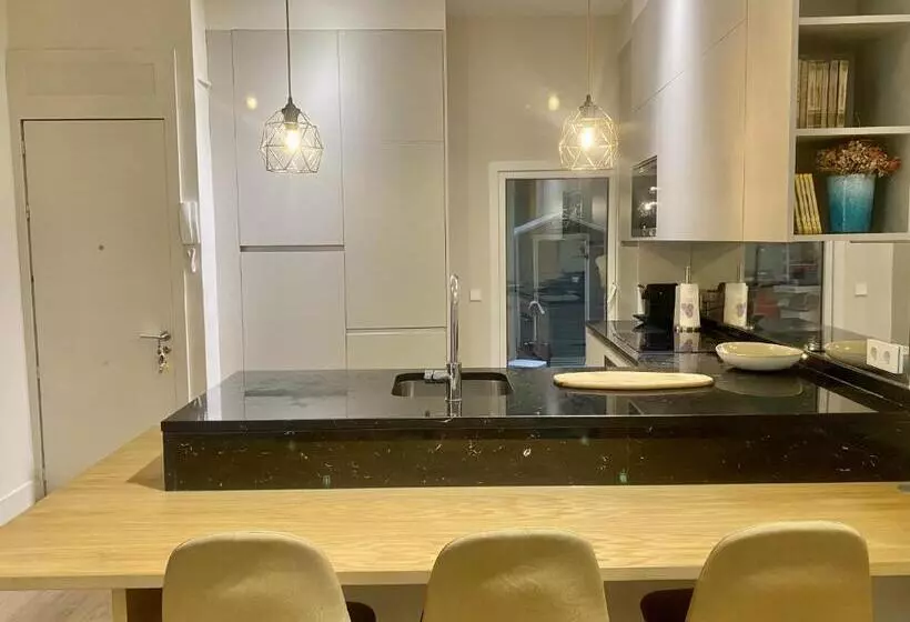 For You Rentals Apartment With Beautiful Private Terrace In The Center Of Madrid Car19