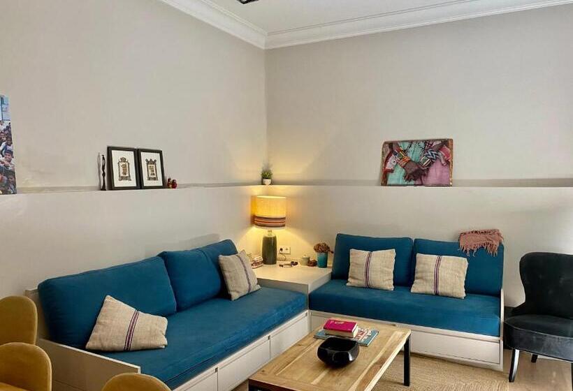 For You Rentals Apartment With Beautiful Private Terrace In The Center Of Madrid Car19