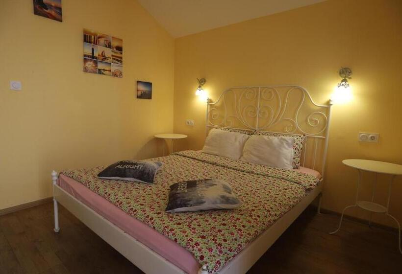 پانسیون Guest House Yanita