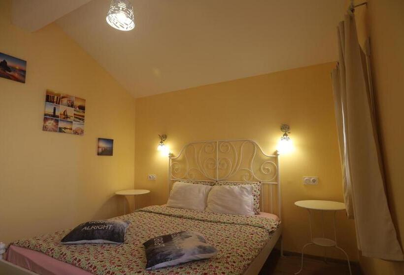 پانسیون Guest House Yanita