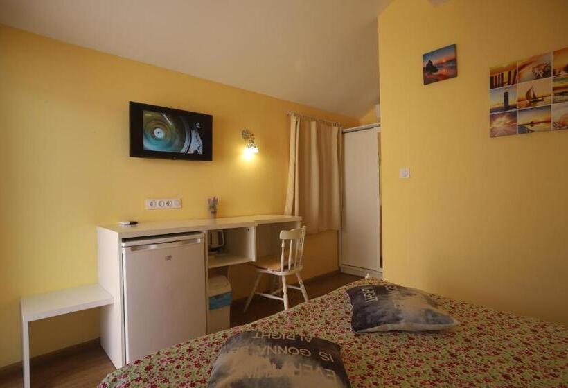 پانسیون Guest House Yanita