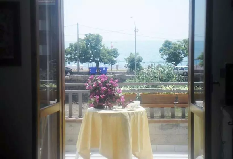 Two Rooms 30 Meters From The Sea Near Etna And Taormina And Catania
