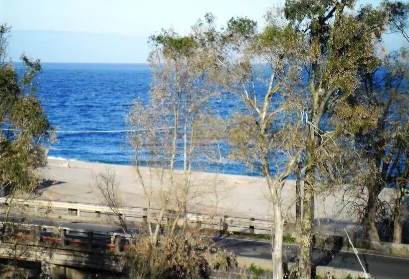 Two Rooms 30 Meters From The Sea Near Etna And Taormina And Catania