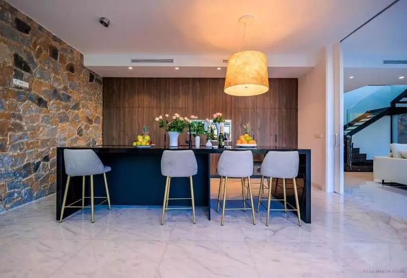 Villa Martin Stone  Las Colinas Golf Country