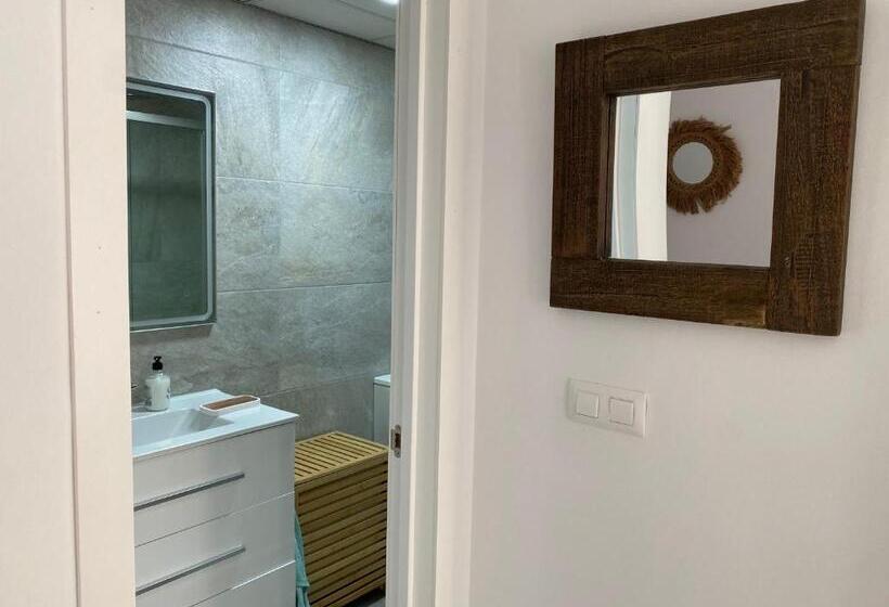 Apartamento En Rota Con Piscina Y Parking Junto Al Mar