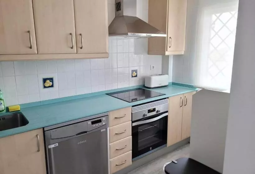 Apartamento En Rota Con Piscina Y Parking Junto Al Mar