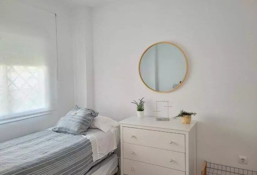 Apartamento En Rota Con Piscina Y Parking Junto Al Mar