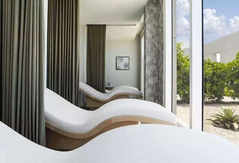 هتل The Ritz Carlton Residences, Turks & Caicos