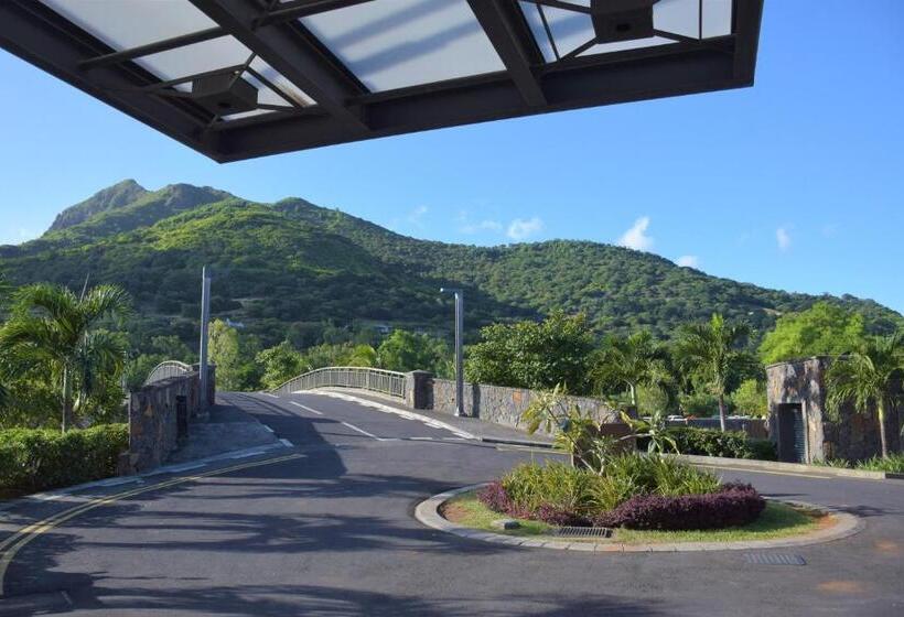 Luxury Waterfront Apartment