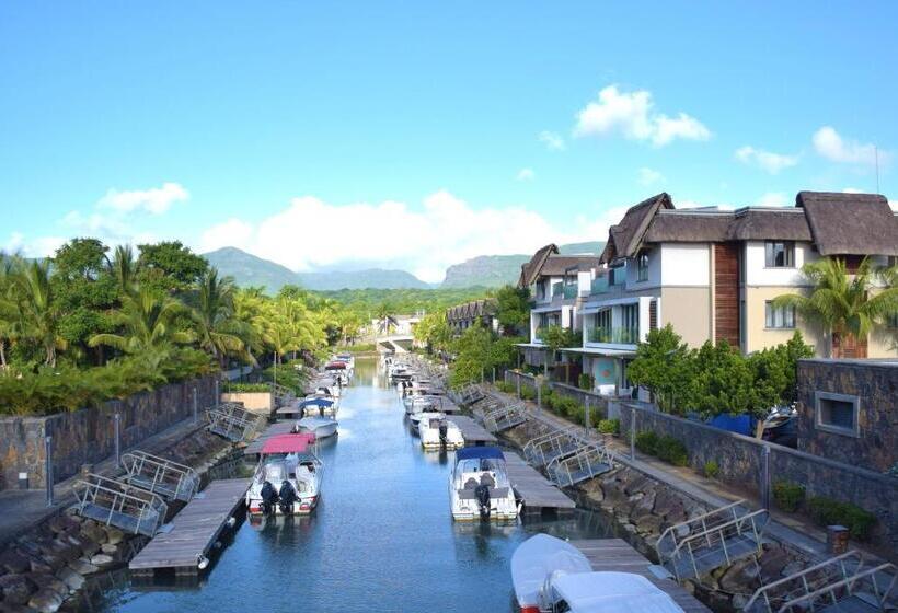 Luxury Waterfront Apartment