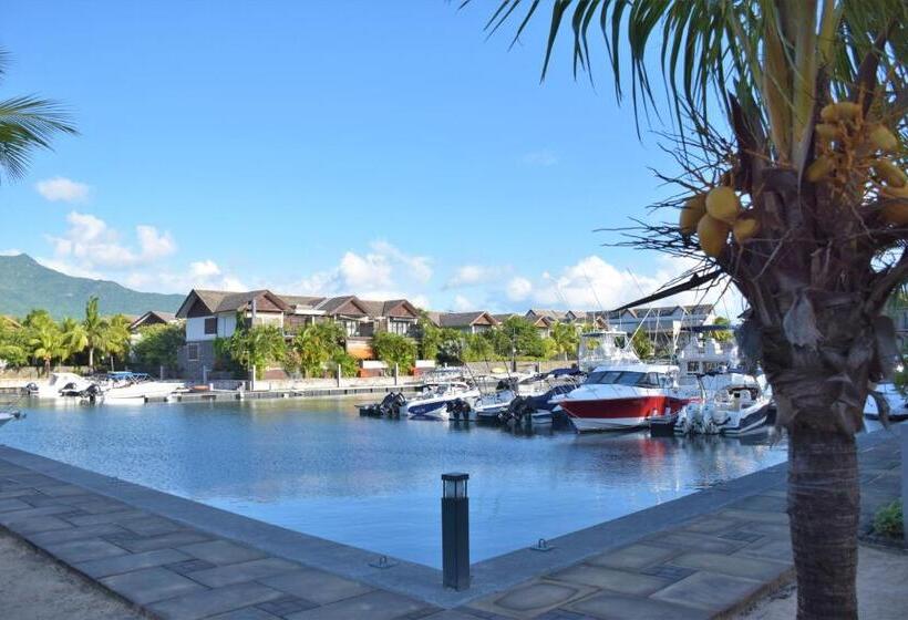 Luxury Waterfront Apartment