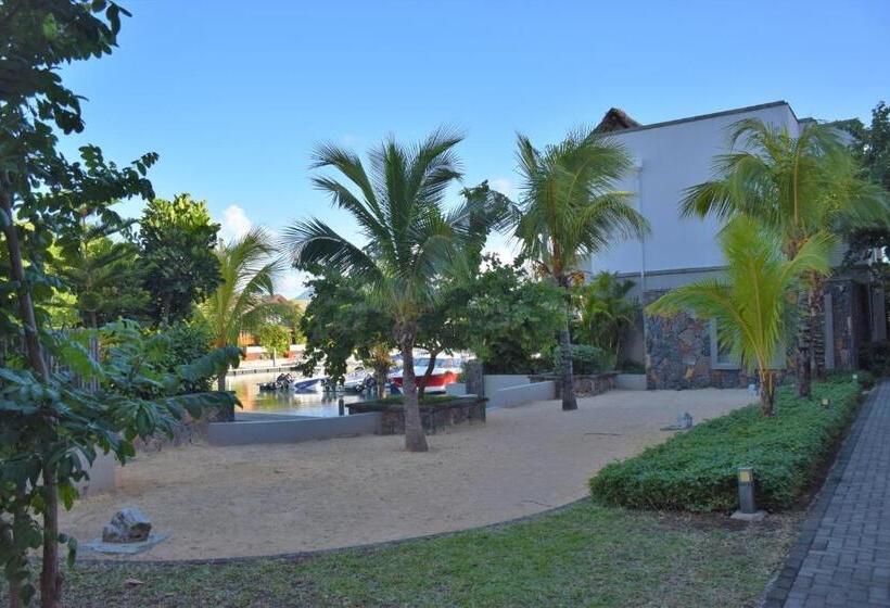 Luxury Waterfront Apartment