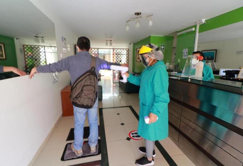 پانسیون Hostal Coral