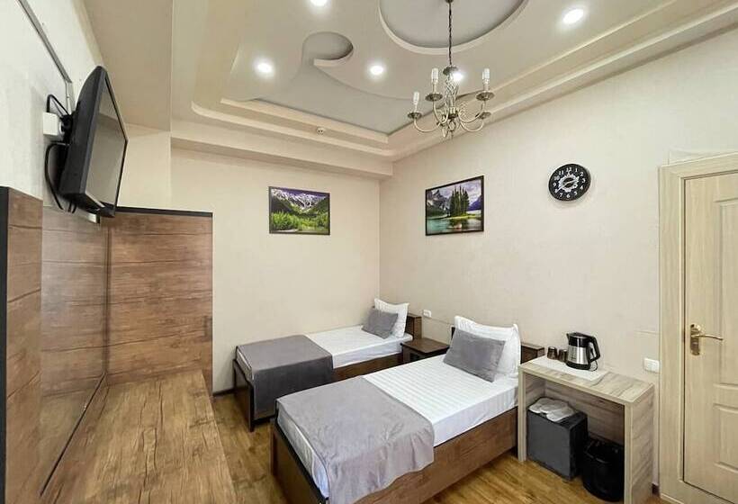هاستل Alisher Hotel By Shosh