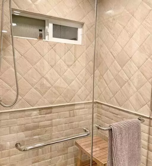 Cute Home 7 Blocks To Beach . Xbox . Bikes . Pets