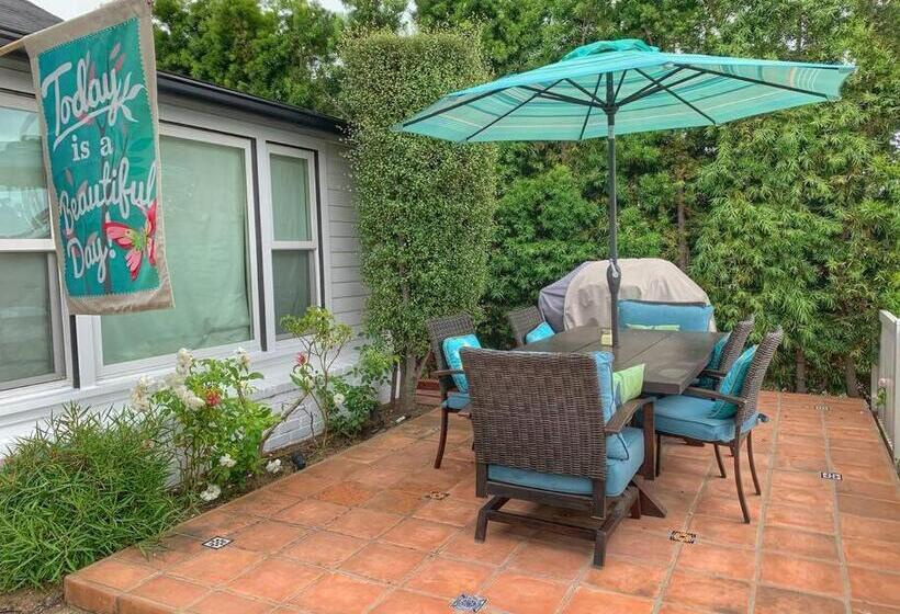 Cute Home 7 Blocks To Beach . Xbox . Bikes . Pets