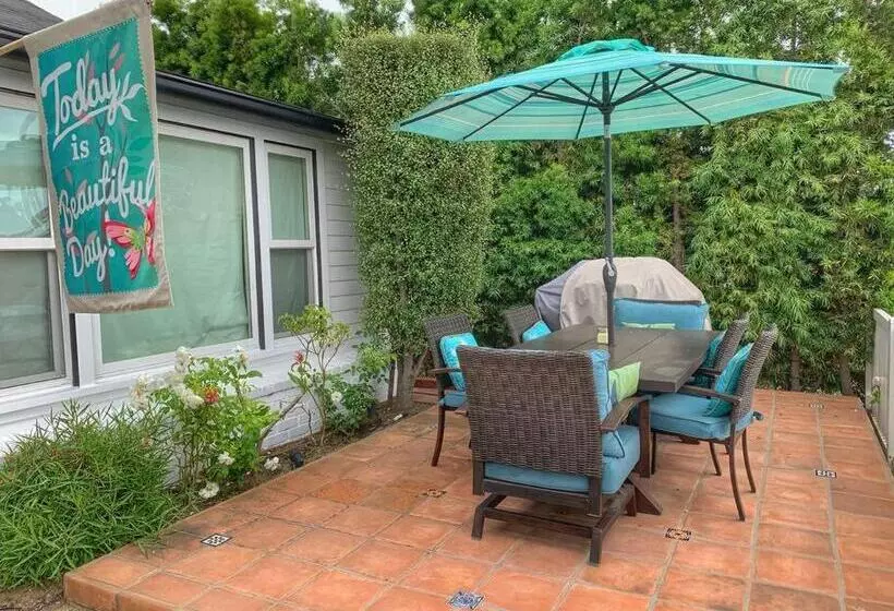 Cute Home 7 Blocks To Beach . Xbox . Bikes . Pets