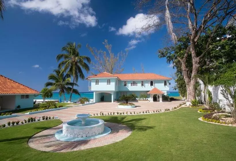 هتل Edgewater Beach Villa   Beach Front, Close To All Attractions