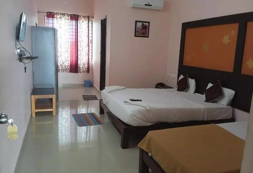 Hotelli Grand Jp Inn Near 2 Km From Gundlupet Bus Stand