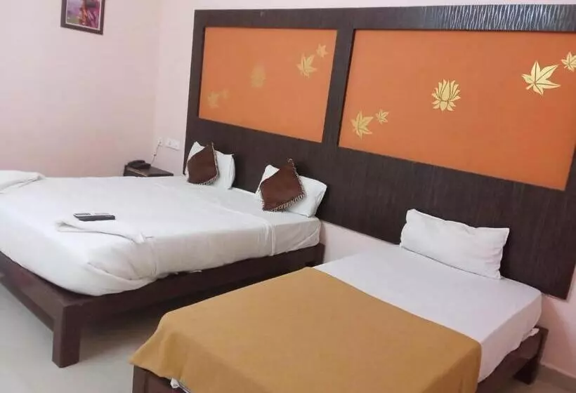 Hotelli Grand Jp Inn Near 2 Km From Gundlupet Bus Stand