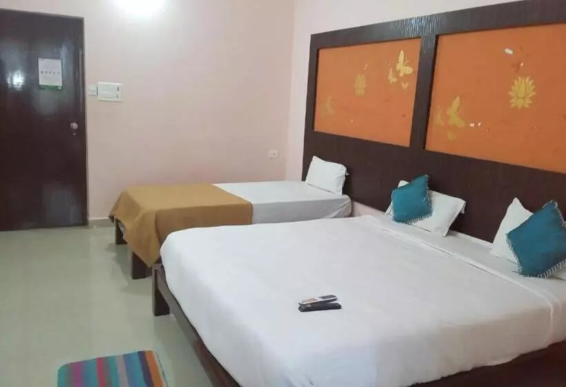 Hotelli Grand Jp Inn Near 2 Km From Gundlupet Bus Stand
