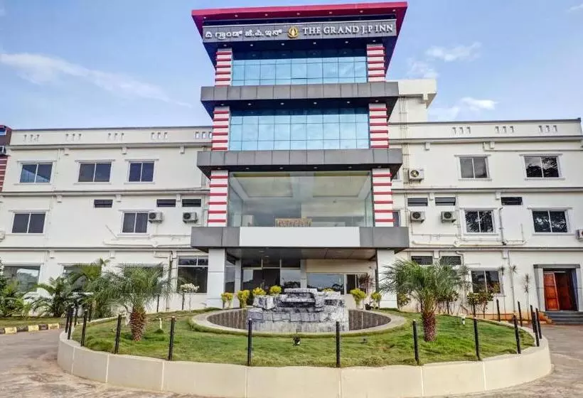 Hotelli Grand Jp Inn Near 2 Km From Gundlupet Bus Stand