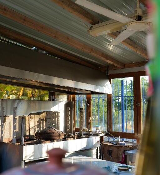 هتل Tropikal Freskia Bunec