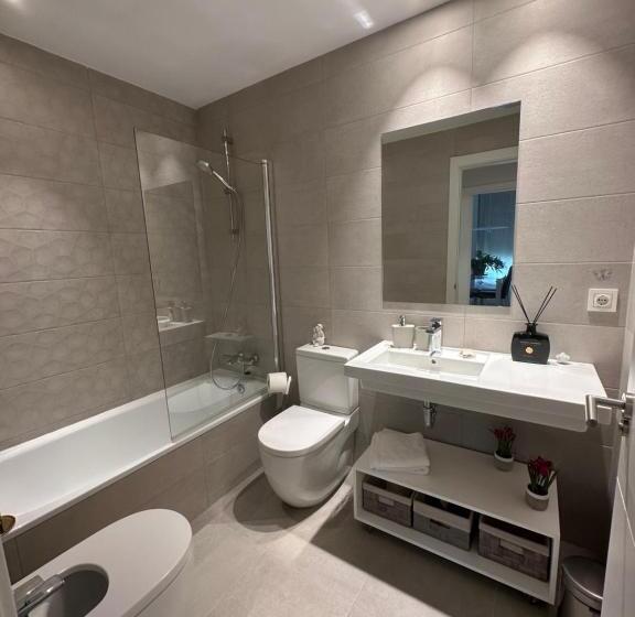 A Estrenar Amplio Con Piscina Y Parking