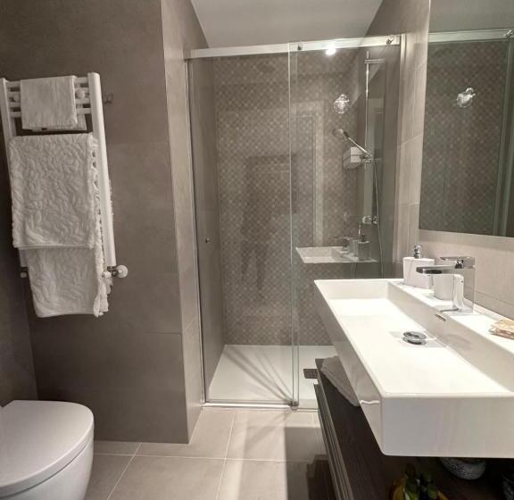 A Estrenar Amplio Con Piscina Y Parking