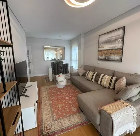 A Estrenar Amplio Con Piscina Y Parking