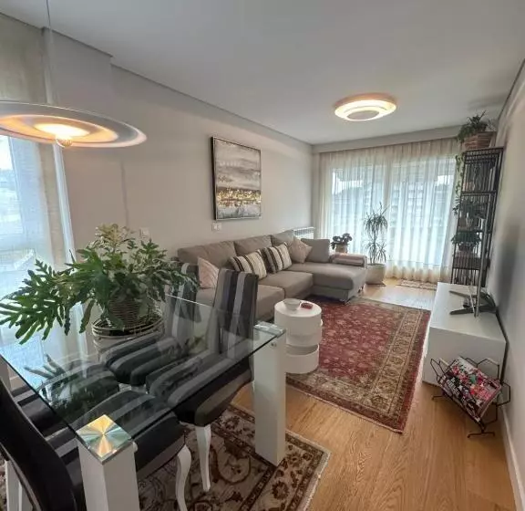 A Estrenar Amplio Con Piscina Y Parking