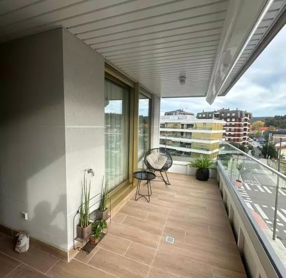 A Estrenar Amplio Con Piscina Y Parking