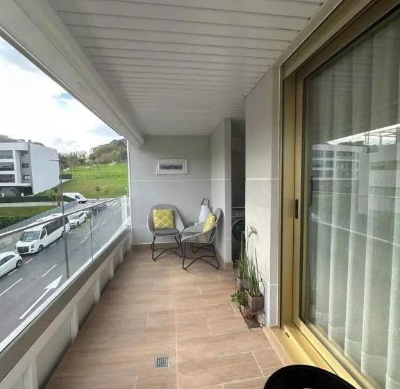 A Estrenar Amplio Con Piscina Y Parking