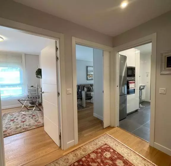 A Estrenar Amplio Con Piscina Y Parking