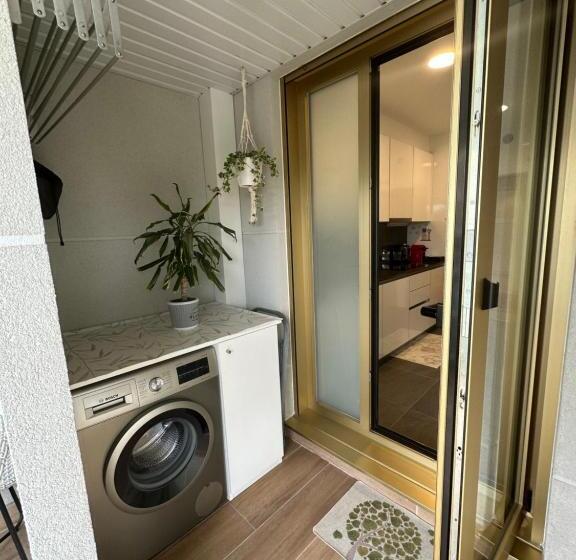 A Estrenar Amplio Con Piscina Y Parking