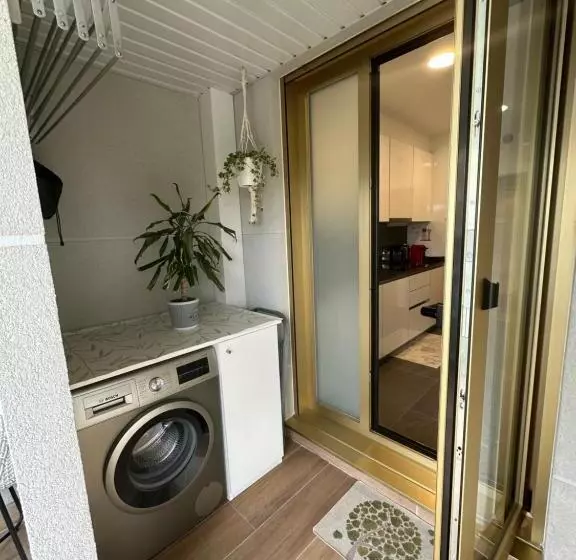 A Estrenar Amplio Con Piscina Y Parking