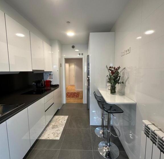 A Estrenar Amplio Con Piscina Y Parking